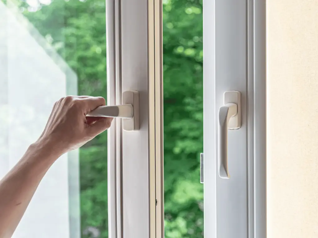 Sealing out the summer heat with new windows - My Topp Home